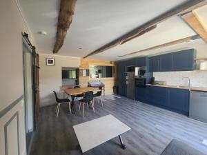 O bucătărie sau chicinetă la Les gîtes de Moussan