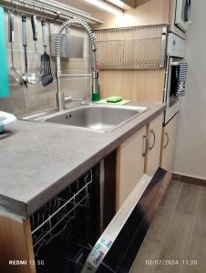 Kuchyň nebo kuchyňský kout v ubytování Havouli Cottage + 62 fotografií