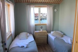 Postel nebo postele na pokoji v ubytování Brygghuset Mollösund + 12 fotografií