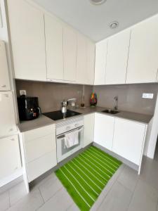 Η κουζίνα ή μικρή κουζίνα στο Luxury and new apartment with pool