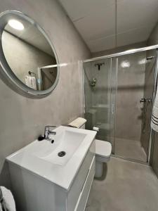 Ένα μπάνιο στο Luxury and new apartment with pool