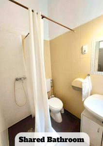 Kúpeľňa v ubytovaní Black Sheep Budapest Smart Rooms