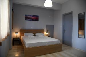 Postel nebo postele na pokoji v ubytování Studios Αποστόλης Selianitika