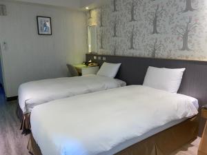 Postel nebo postele na pokoji v ubytování Jin Tsai Shen Hotel