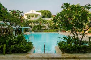 Bazén v ubytování Hotel Tamarindo Diria Beach Resort nebo v jeho okolí