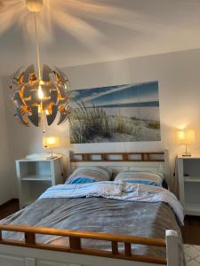 Postel nebo postele na pokoji v ubytování Lichtdurchflutete Ferienwohnung + 35 fotografií