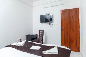 TV a/nebo společenská místnost v ubytování Guest West Inn Cochin