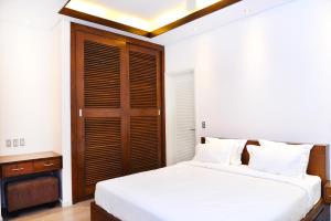 Кровать или кровати в номере Villa Tentrem Legian