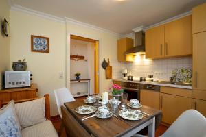 Η κουζίνα ή μικρή κουζίνα στο Sylter Seestern App Hans +8 φωτογραφίες