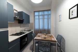 a kitchen with a table and chairs in a kitchen at Casa Giulia in Castellammare di Stabia +5 photos