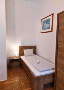 Posteľ alebo postele v izbe v ubytovaní Black Sheep Budapest Smart Rooms
