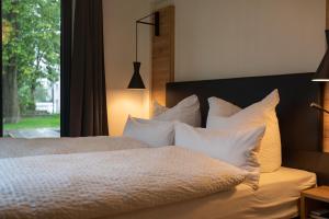 Ένα ή περισσότερα κρεβάτια σε δωμάτιο στο Hotel & Chalets by Revex