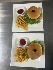 Comida no hostel ou em algum lugar perto