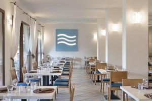 Restaurace v ubytování Blu Hotel Laconia Village