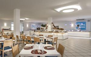 Restaurace v ubytování Blu Hotel Laconia Village
