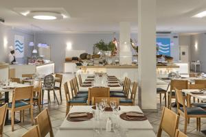 Restaurace v ubytování Blu Hotel Laconia Village