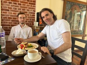 Comida no hostel ou em algum lugar perto