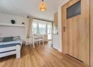 Kuchnia lub aneks kuchenny w obiekcie Willa Aleksandra - Apartamenty