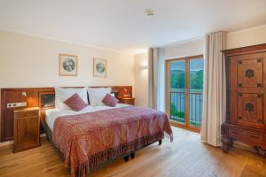 Postel nebo postele na pokoji v ubytování Hotel Maroggo Schenke Fränkisches Wirtshaus am Main