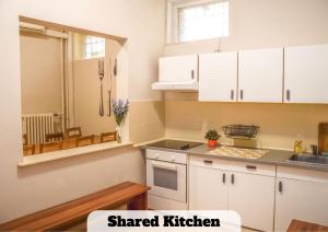 Kuchyňa alebo kuchynka v ubytovaní Black Sheep Budapest Smart Rooms