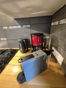 Kuchyň nebo kuchyňský kout v ubytování Le Chalet Cocon et Jacuzzi
