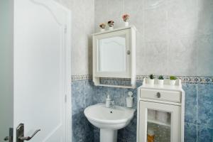 a bathroom with a sink and a mirror at El Rincón de Mónica in Agaete +44 photos