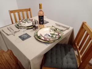 L'ancienne écurie, near Carcassonne, private and charming accomodation Corporate bookings accepted的酒水