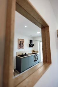 Kuchyň nebo kuchyňský kout v ubytování Prestige Lumineux Jacuzzi Parking privé