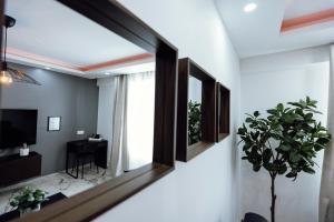 TV a/nebo společenská místnost v ubytování Prestige Lumineux Jacuzzi Parking privé