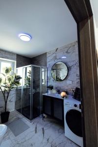 Koupelna v ubytování Prestige Lumineux Jacuzzi Parking privé