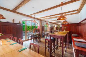 Restaurace v ubytování Hotel Maroggo Schenke Fränkisches Wirtshaus am Main