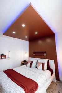 Postel nebo postele na pokoji v ubytování Prestige Lumineux Jacuzzi Parking privé