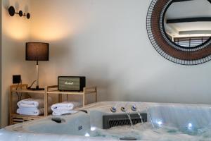 Koupelna v ubytování Evripidou 7 - Kalamata Mediterranean Suites