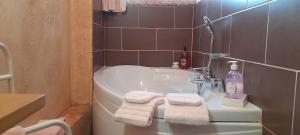 Bagno di Appartements & Chambres Les Loges du Capucin