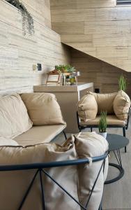 Posedenie v ubytovaní BEACH FRONT VILLA FRAN - DELUXE SEA VIEW SUITE with private jacuzzi # 3