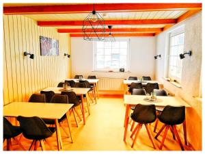a restaurant with tables and chairs in a room at Lindenhof Falkenberg in Falkenberg