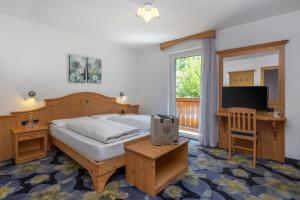 Postel nebo postele na pokoji v ubytování Hotel Tirol- Natural Idyll + 37 fotografií