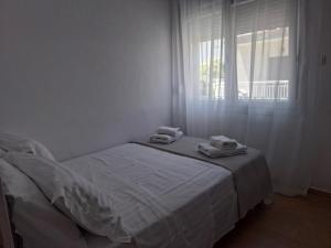 Postel nebo postele na pokoji v ubytování Alana apartment