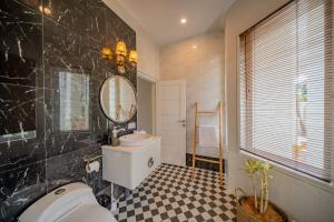 Koupelna v ubytování Deja Blu Villa