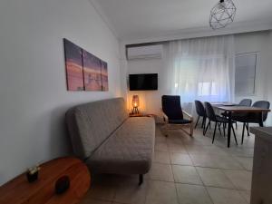 TV a/nebo společenská místnost v ubytování Alana apartment