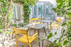Ein Garten an der Unterkunft Passy Eiffel