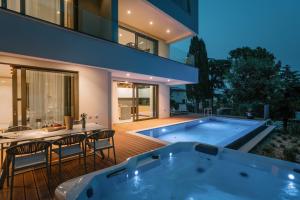 Πισίνα στο ή κοντά στο The Q Senses - new luxury apartment with piano, pool, sauna and jacuzzi