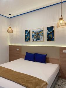 Postel nebo postele na pokoji v ubytování Hotel Sri Rejeki Blitar