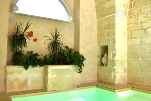 Bazén v ubytování LeVolte luxury suite&spa nebo v jeho okolí