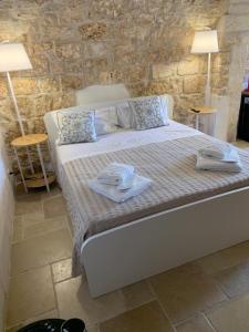 Un pat sau paturi într-o cameră la Atagio luxury room
