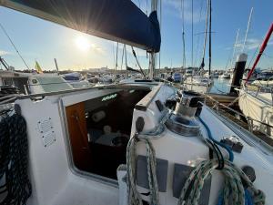 a boat with a rope tied to the bow at Barco à Vela em Peniche - West Sailing in Peniche
