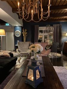 a living room with a table and a chandelier at Ontika Guesthouse in Ontika Asundus