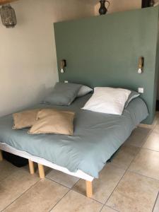 Postel nebo postele na pokoji v ubytování Gîte La Liaucoussette
