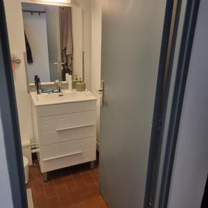 Photo de la galerie de l'établissement T2 43M2, Plage à 250m Grand jardin privé ensoleillé, à Saint-Mandrier-sur-Mer