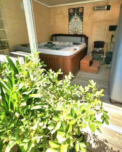 Ảnh trong thư viện ảnh của Nid douillet pour amoureux avec jacuzzi privatif ở La Valette-du-Var